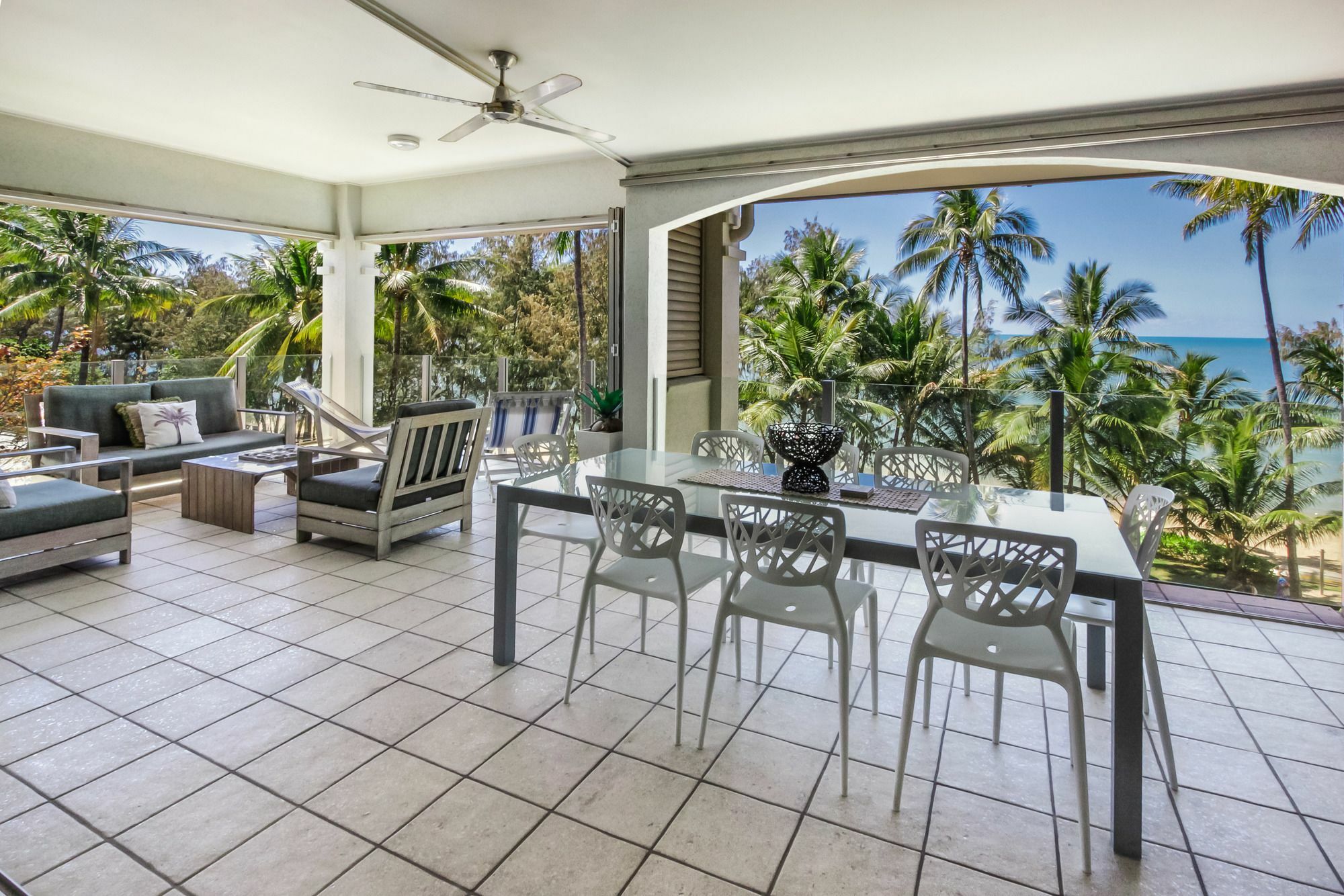 Island Views Beachfront Apartments Palm Cove Eksteriør billede