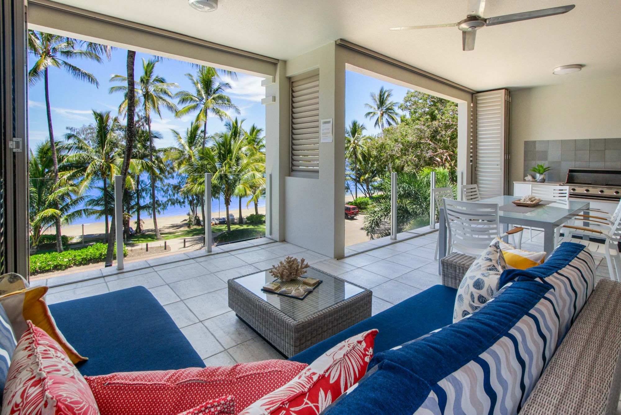 Island Views Beachfront Apartments Palm Cove Eksteriør billede