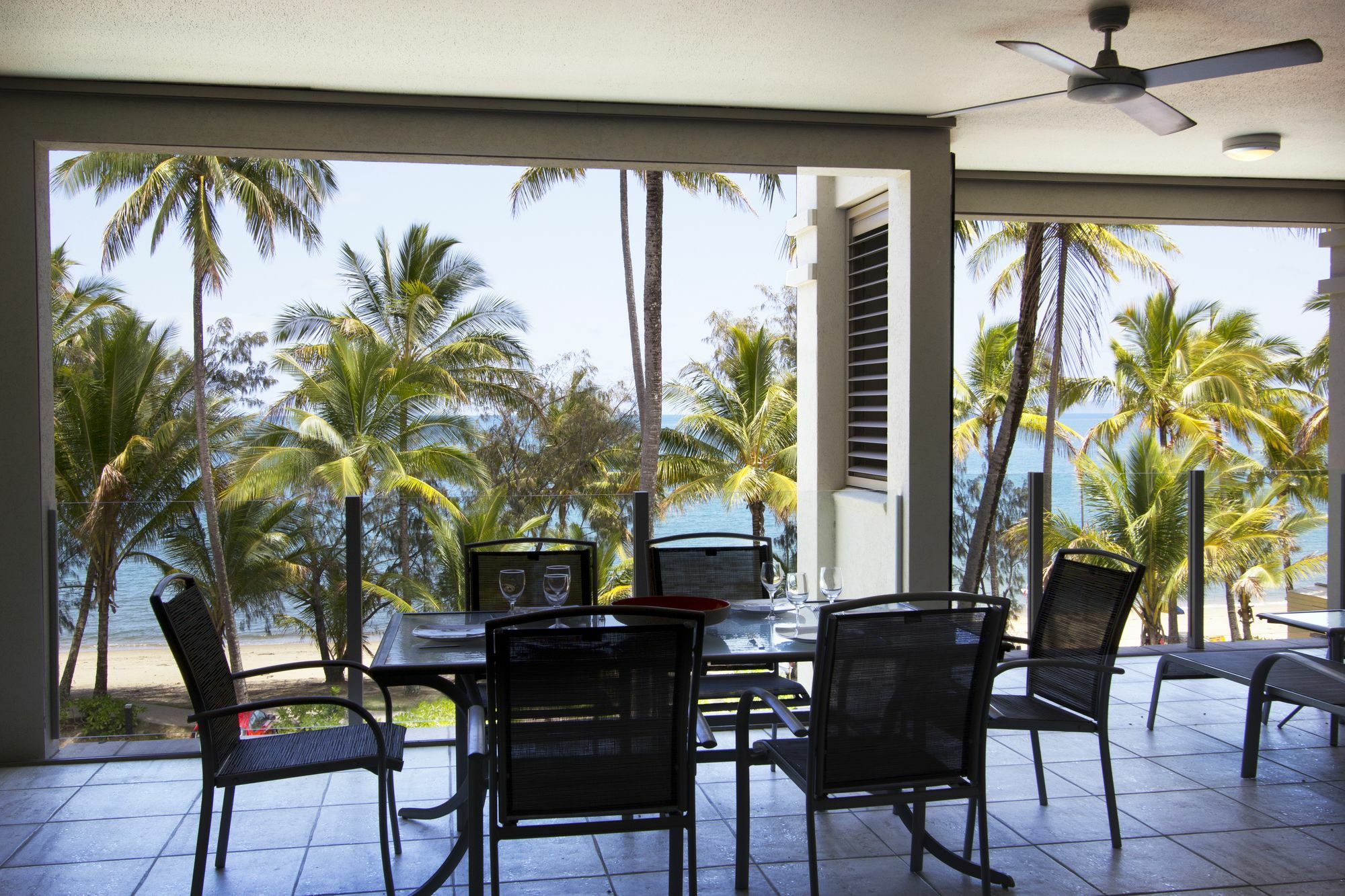 Island Views Beachfront Apartments Palm Cove Eksteriør billede