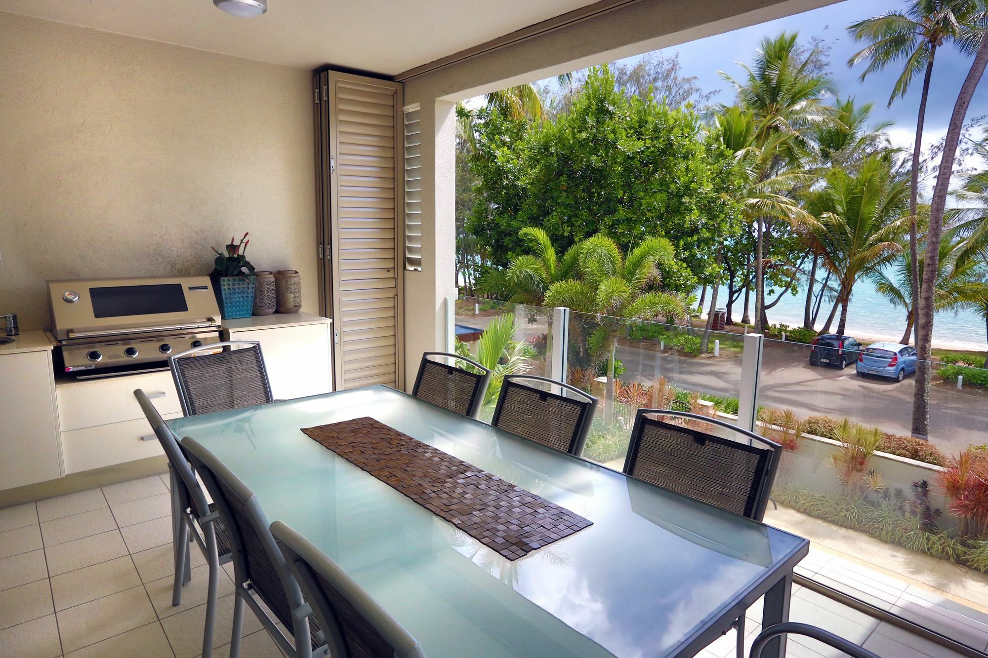Island Views Beachfront Apartments Palm Cove Eksteriør billede
